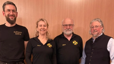 Die neue Vorstandschaft, von rechts nach links, Klaus Günther, Albert Holzner, Birgit Hren, Benedikt Eisend. (Bild: Birgit Hren)