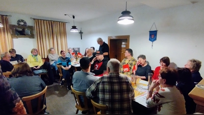 Vorstellung und Diskussion des Wahlprogramms in der Gastwirtschaft Biemichl durch die Kandidaten. (Bild: Steffi Wiltsch)