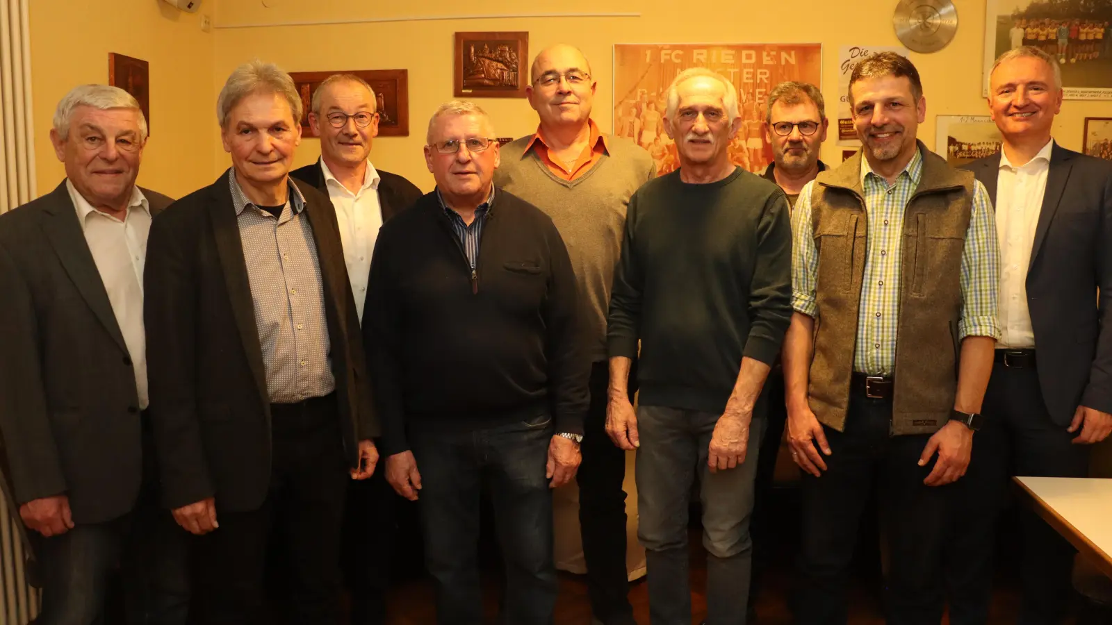 Die anwesenden Geehrten des CSU-Ortsverbandes mit Ortsvorsitzendem Josef Weinfurtner (2.v.l.), Altbürgermeister Gotthard Färber (l.), Bürgermeister Erwin Geitner (3.v.l.) und MdL Harald Schwartz (r.). (Bild: Michael Rabenhofer )