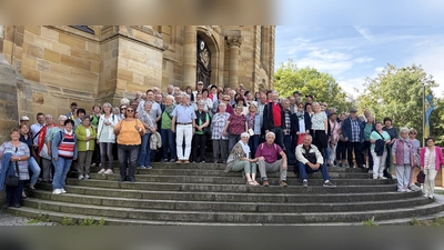 Abwechslungsreich und voller Kurzweil verlief die Tagesfahrt der Gesellschaft Frohsinn bei einer „Fahrt ins Blaue” ins Land der Franken. Die Reisenden vor der Basilika Vierzehnheiligen.  (Bild: Robert Dotzauer)