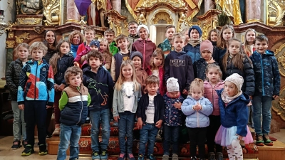 Am Kinderkreuzweg nahmen zahlreiche Kinder teil. (Bild: Tanja Schlehuber )