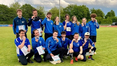 Keiner von Burglengenfelds TV- Leichtathleten fuhr ohne eine Medaille von den bayerischen Mannschaftsmeisterschaften- (Bayerncup) nach Hause. (Bild: Franz Pretzl)