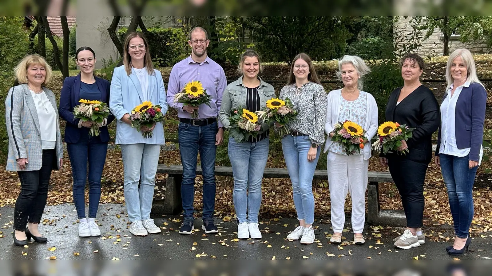 Von links nach rechts:<br>Beate Koch, Maria Traidl, Ann-Sophie Kiener, Manuel Sauer, Sophia Bayer, Maria Bruischütz, Rosa Maria Hammer, Edeltraud Scheidler-Kunz, Sabine Graser<br>Nicht auf dem Bild:<br>Sebastian Antony, Anna Auel, Emma Hagen, Angelika Müller, Theresia Thoma (Bild: Sabine Graser)