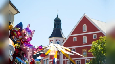 Die historische Altstadt verwandelt sich beim Bürgerfest wieder in eine stimmungsvolle Festmeile mit Musik, Aktionen und kulinarischen Angeboten. (Bild: Daniel Sonnleitner)