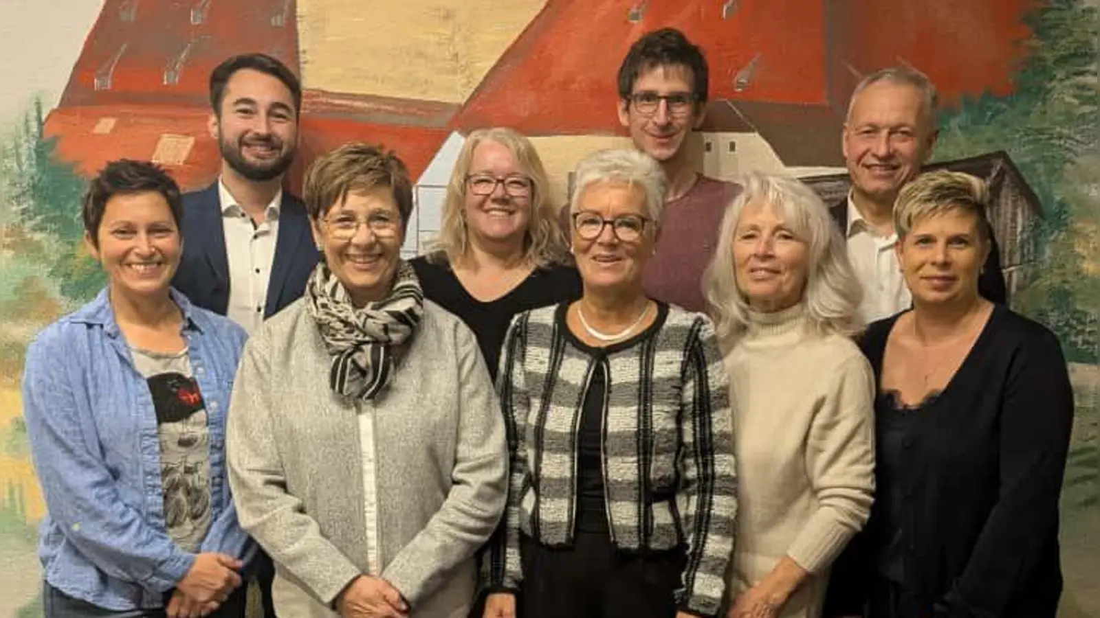 Die neugewählte Vorstandschaft des HKV Vilseck. (1.R.v.l.n.r.) Stefanie Specht, Claudia Lindl, Barbara Schneider, Agnes Rauscher und Iris Rittner. (2.R.v.l.n.r.) Dominik Gruber, Anja Schertl, Christoph Hann und Thorsten Grädler.  (Bild: Gerhard Schneider)