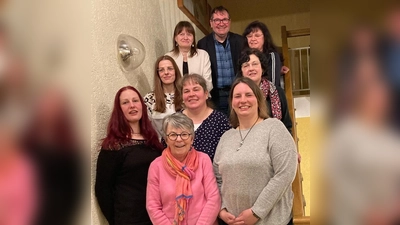 Das neue Führungs-Team der Frauenbund-Ortsgruppe Oberbibrach/Münchsreuth mit Bürgermeister Alexander Goller  (Bild: Robert Dotzauer )