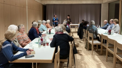 Informativer Vortrag beim Kath. Frauenbund St. Konrad Weiden zum Thema: „Leistungen der Pflegekasse-was steht mir zu”?. (Bild: Gaby Narozny)