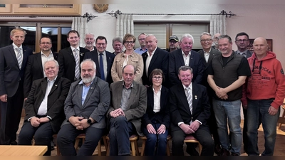Im Mittelpunkt des Abends standen Ehrungen beim AMC Weiden im ADAC. Links Vorsitzender Karlheinz Ach.  (Bild: Reinhard Kreuzer)