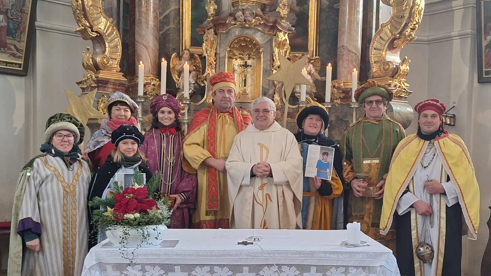 In Thanstein und Berg waren neben einer Ministrantin auch wieder Erwachsene als Sternsinger tätig. In Dautersdorf übernahmen am Sonntag bereits Ministranten und Kommunionkinder. (Bild: Birgit Fischer)