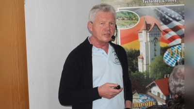 Für den Katholischen Frauenbund Burkhardsreuth referierte Gerald Morgenstern über den Truppenübungsplatz Grafenwöhr. (Bild: Bernhard Piegsa)