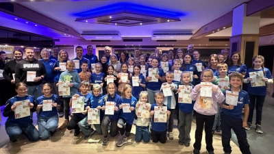 Die Teilnehmer/-innen des Sportabzeichens beim SVI werden geehrt. Die Ehrung fand im Rahmen der Abschlusswanderung des Kinderlauftreffs in Högen statt. (Bild: Stephanie Fuchs)