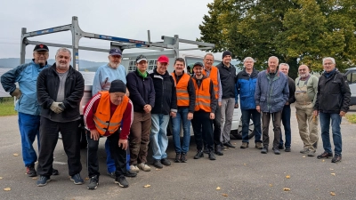 Die engagierten freiwilligen Helfer der Kolpingfamilie Nabburg nach Abschluss der Altkleidersammlung (Bild: Kurt Koppmann)