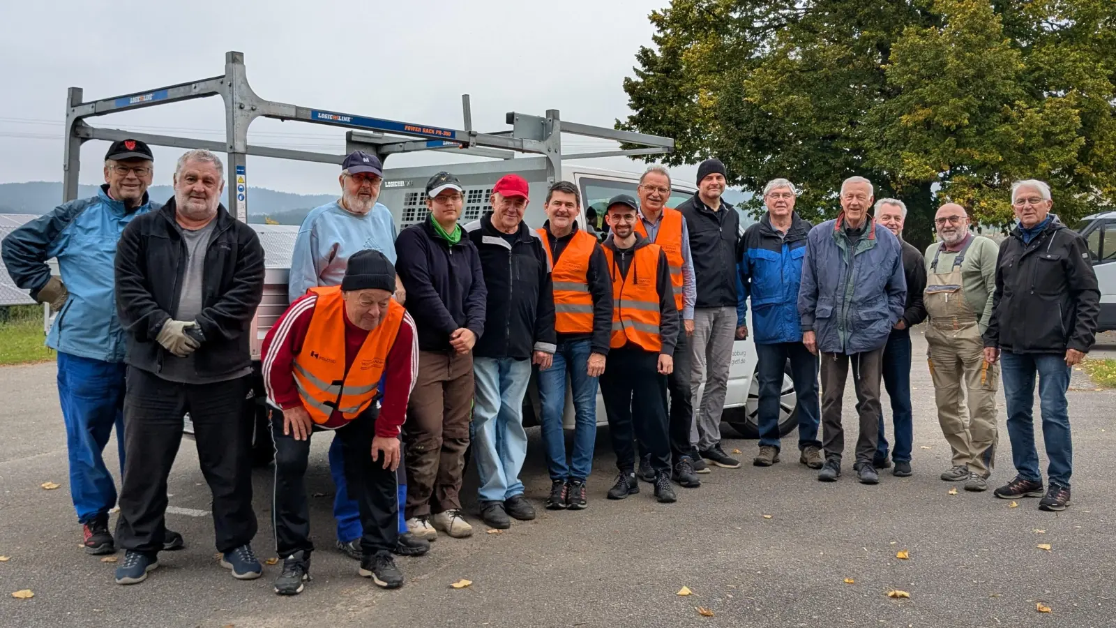 Die engagierten freiwilligen Helfer der Kolpingfamilie Nabburg nach Abschluss der Altkleidersammlung (Bild: Kurt Koppmann)