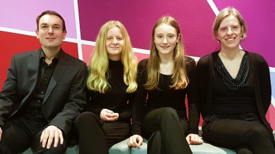 Freude über den Erfolg auf Landesebene (v.l.): Stefan Neger, Emma Kolb, Emma Niebler, Ute Neger  (Bild: Konstanze Schlereth )