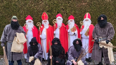 Die fünf Nikolausteams der Kolpingfamilie Grafenwöhr. (Bild: Vivian Woods)