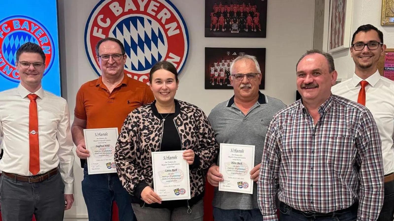 Der Vorsitzende Timo Brenner (li) und Kassier Marco Stöckl (re) dankten (ab 2.v.l.) Siegfried Wild für 10,, Laura Roth für 20 und Hans Bock für 10-jährige Treue und Festleiter Georg Zierer bat beim Heimatfest um Unterstützung. (Bild: Karl Ziegler)