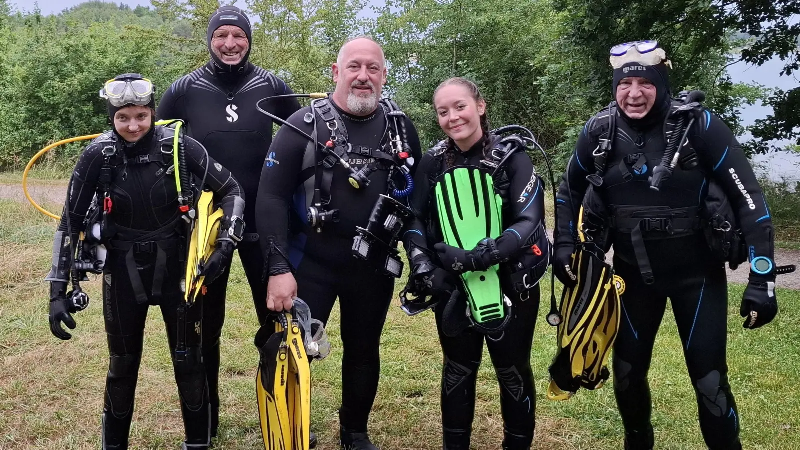 Taucher des TC Nautilus, 3.v.l erster Vorsitzender Arno Wirnitzer (Bild: Thomas Neufeldld)