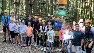 Die Ministranten im Kletterwald in Hirschau (Bild: Felix Hartung)