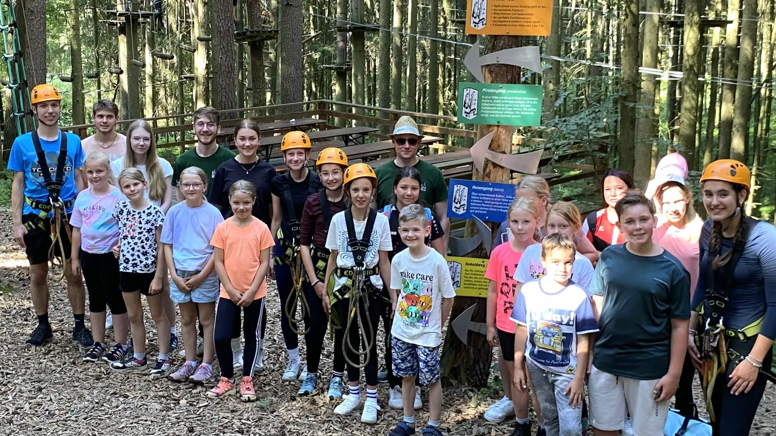Die Ministranten im Kletterwald in Hirschau (Bild: Felix Hartung)