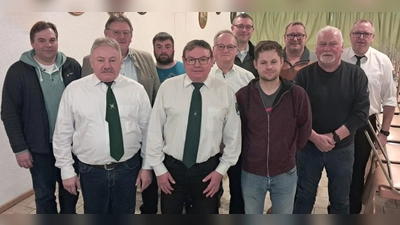 Bildbeschreibung von links: Markus Schinhammer, Karl-Heinz Siegert, Bürgermeister Hans-Martin Schertl, Christian Graßler, Karl-Heinz Schöpf, Erich Roppert, Matthias Neugebauer, Tobias Schmidt, Arthur Steininger, Gottfried Fröhler, Martin Schmidt (Bild: Manfred Schmidt)