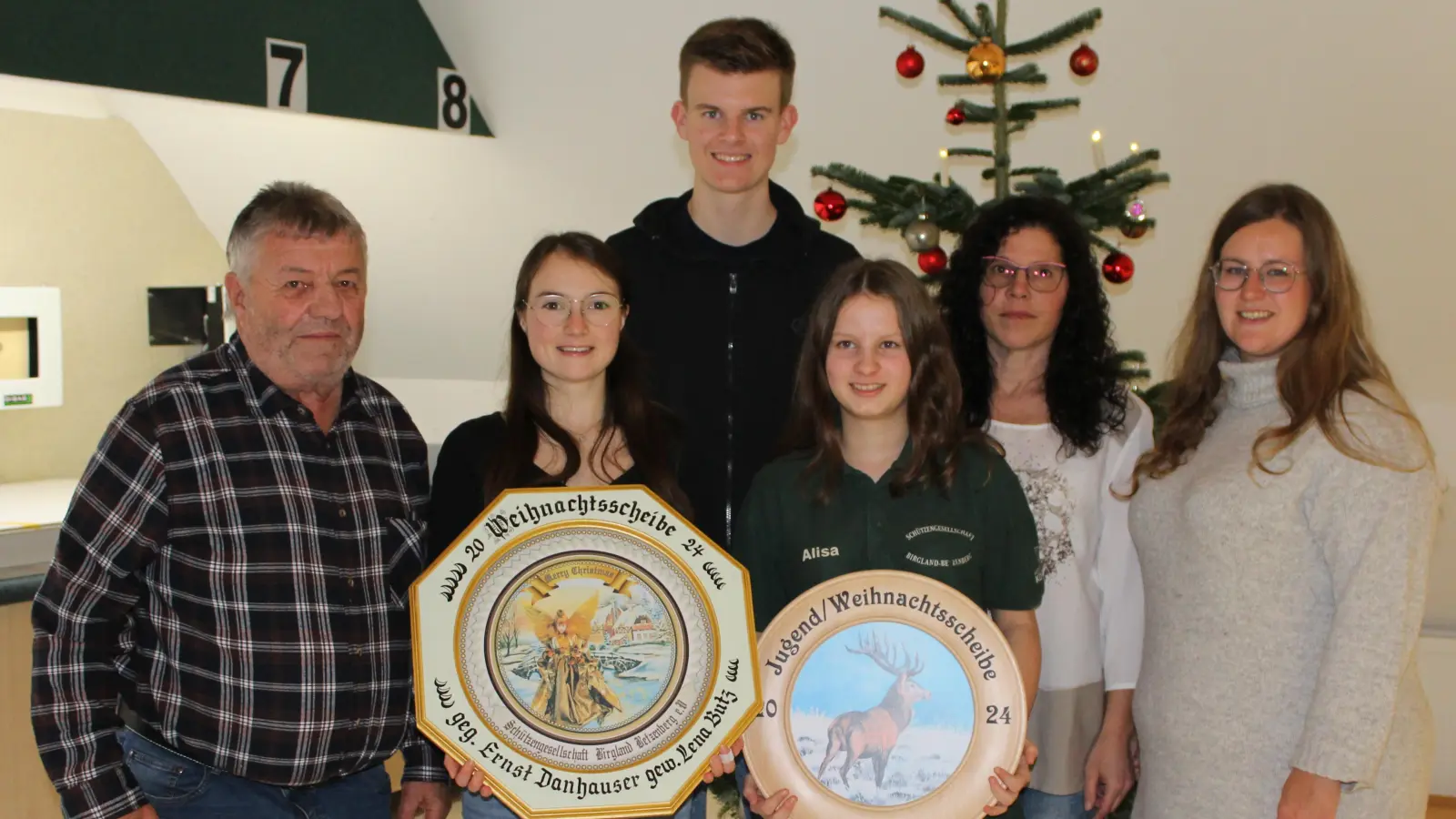 Von links: Scheibenspender: Ernst Danhauser, Gewinnerin: Lena Butz, Jugendscheibenspender: Tobias Reiff, Gewinnerin: Alisa Kopp, 1. SM: Tanja Hüttner und Landesliesl Vanessa Breit. (Bild: Hans Sieß)