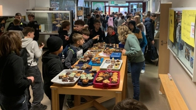 Die leckeren Muffins waren dicht umlagert und heiß begehrt. (Bild: Gudrun Betzl)