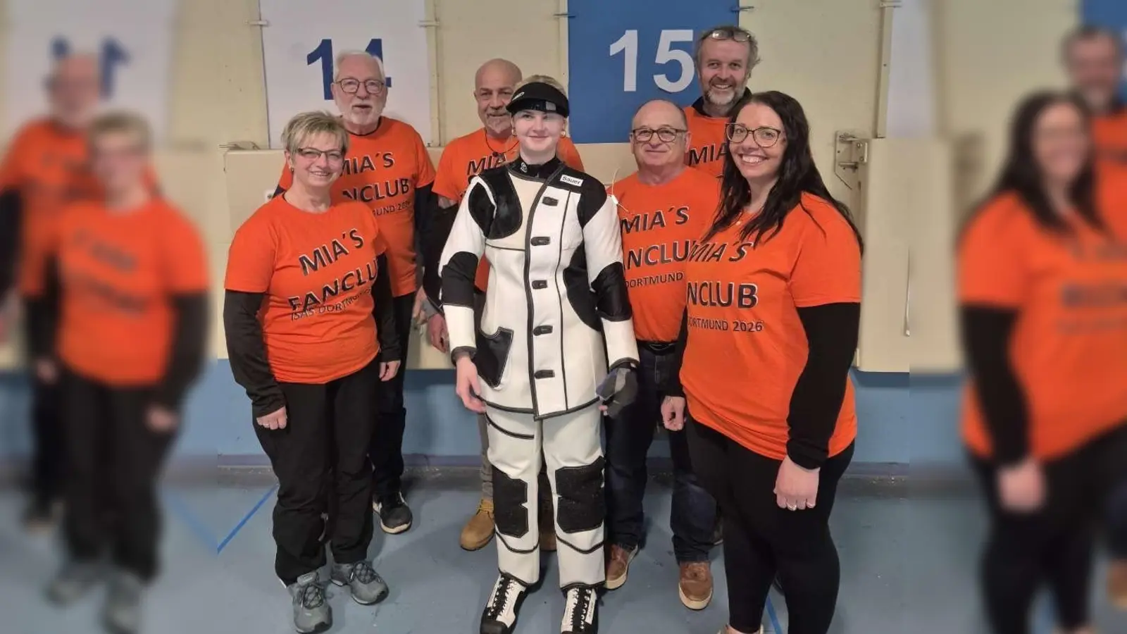 Von li. nach re: Heike Kraus, Hans Wilke,Trainer Günter Scharf, Jugendschützin Mia Horoszak, Roland Sandmann, 1. Schützenmeister Ludwig Kraus, Monika Horoszak (Bild: Monika Horoszak )