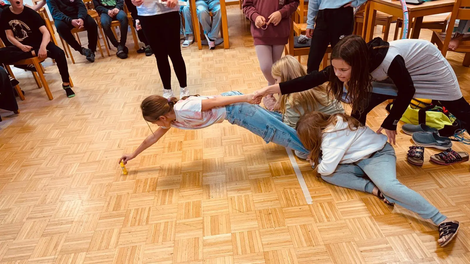 Bei Kennenlernspielen konnten die Kinder enger miteinander in Kontakt kommen. (Bild: Franziska Adam)