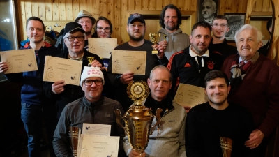 Als einen vollen Erfolg wertete die TV-Abteilung Eisstock das 27. Hermann-Gollwitzer-Gedächtnisturnier am Rosenmontag auf der Asphaltbahn. (Bild: Alexander Völkl)