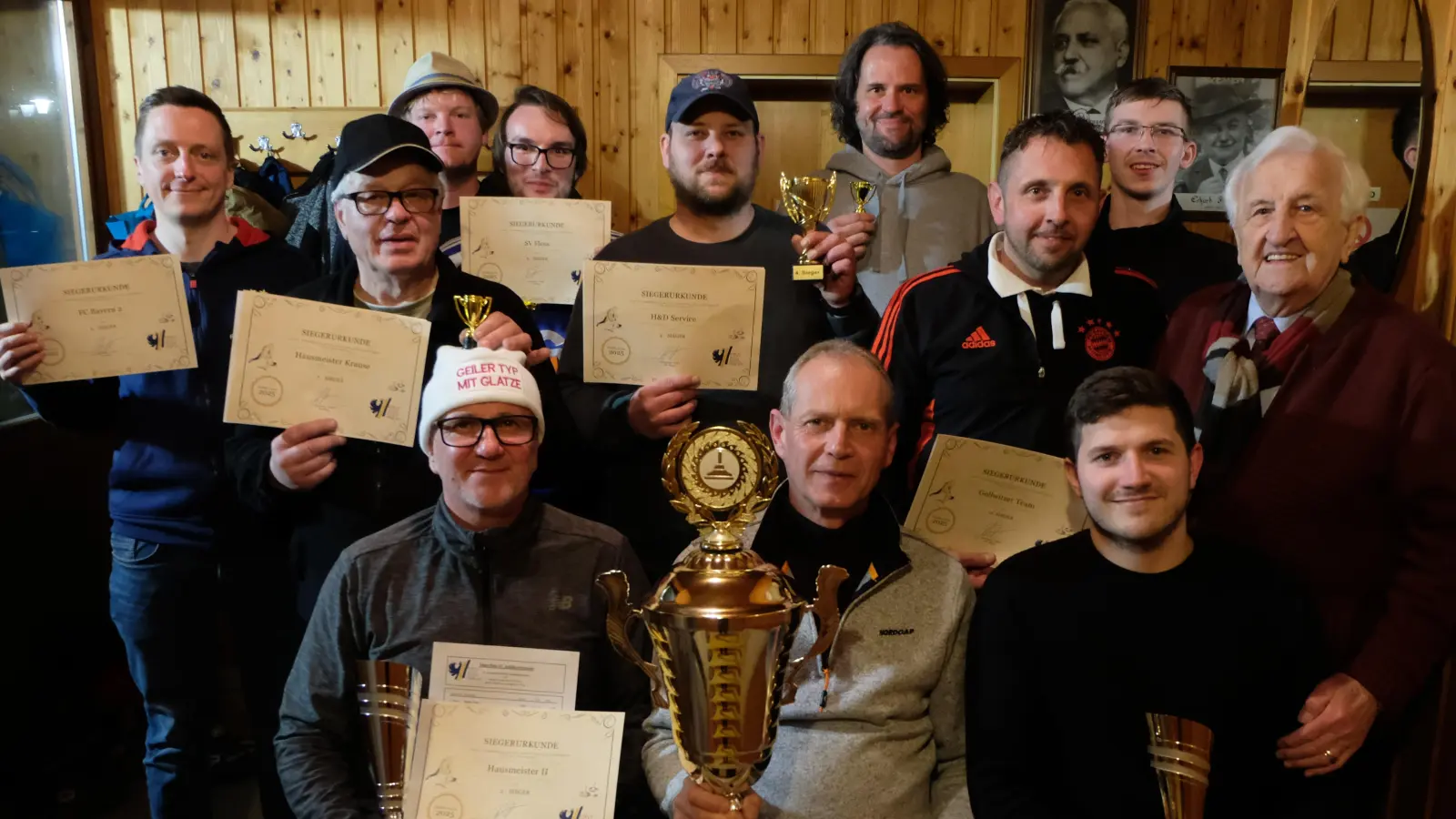 Als einen vollen Erfolg wertete die TV-Abteilung Eisstock das 27. Hermann-Gollwitzer-Gedächtnisturnier am Rosenmontag auf der Asphaltbahn. (Bild: Alexander Völkl)