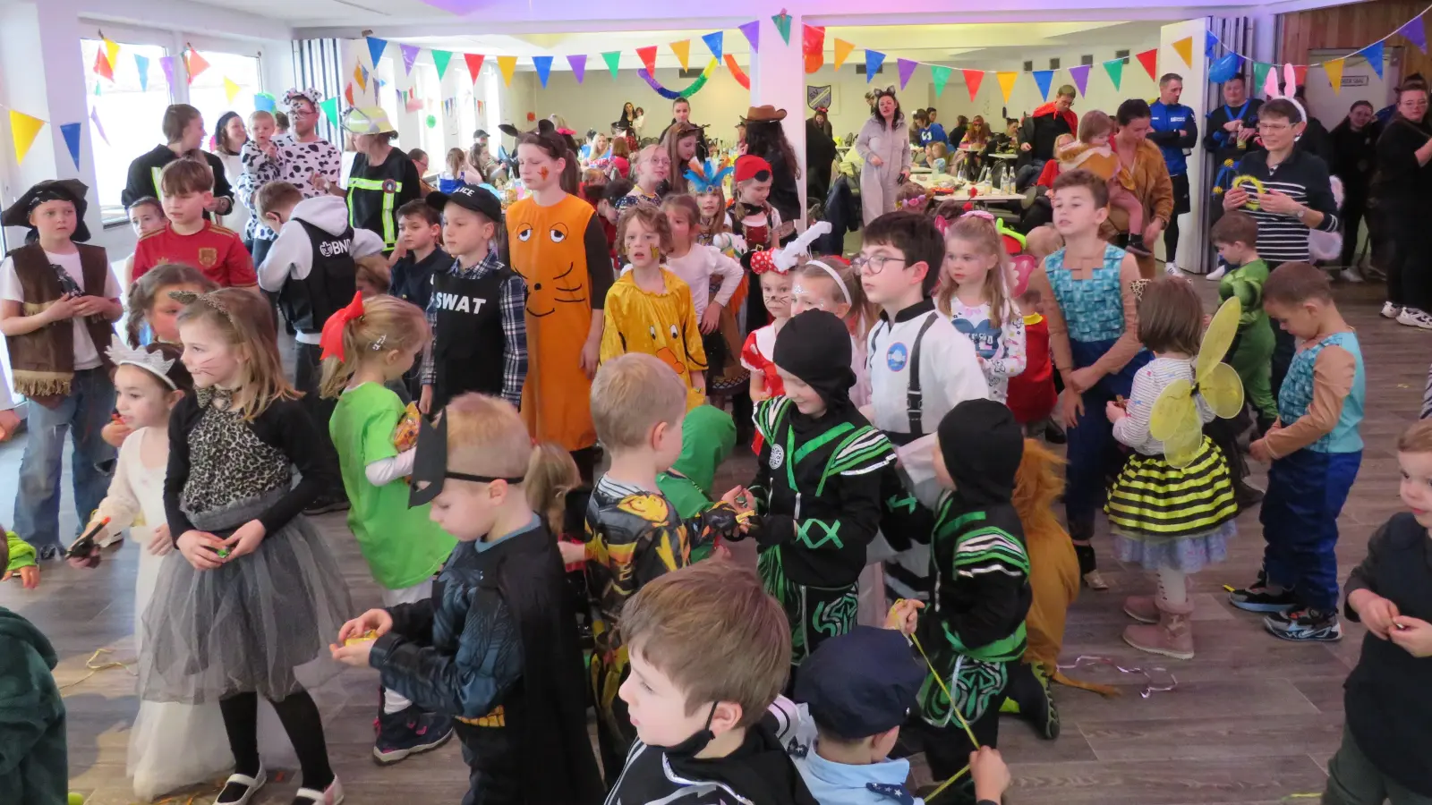 Bonbonregen (Bild: Johann Adam)