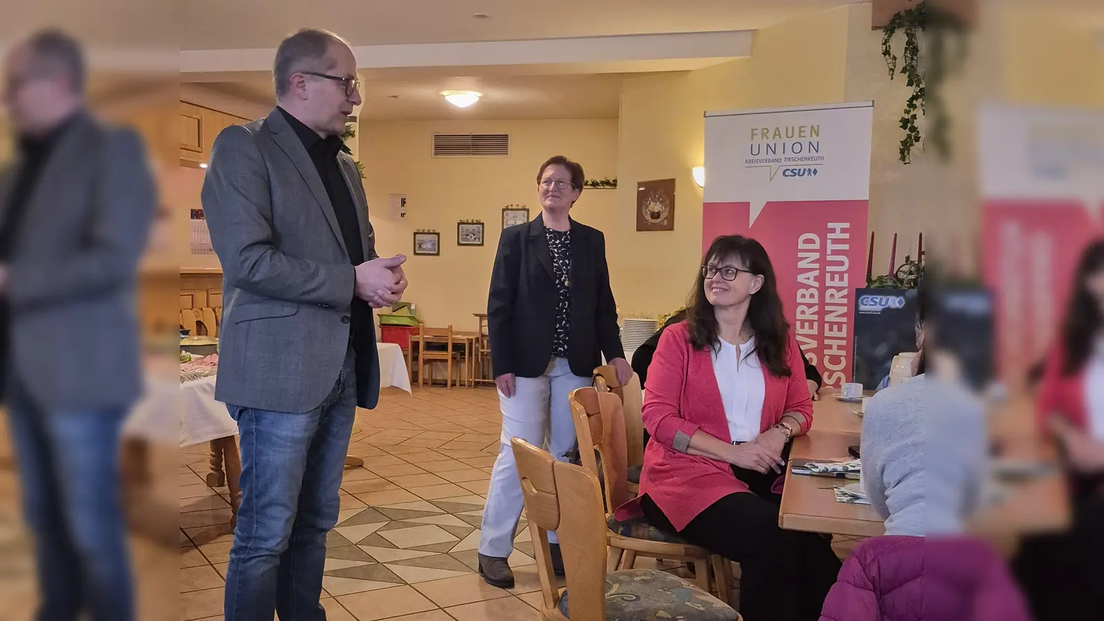 Frauenfrühstück mit Birgit Barth (Referentin) Rita Ponnath (Vorsitzende der FU Kemnath) Bürgermeister Roman Schäffler (Ortsvorsitzender CSU Kemnath) (Bild: Maria Wende)