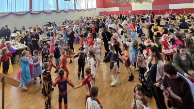 Besucher des Kinderfaschings (Bild: Stephanie Wisgickl)