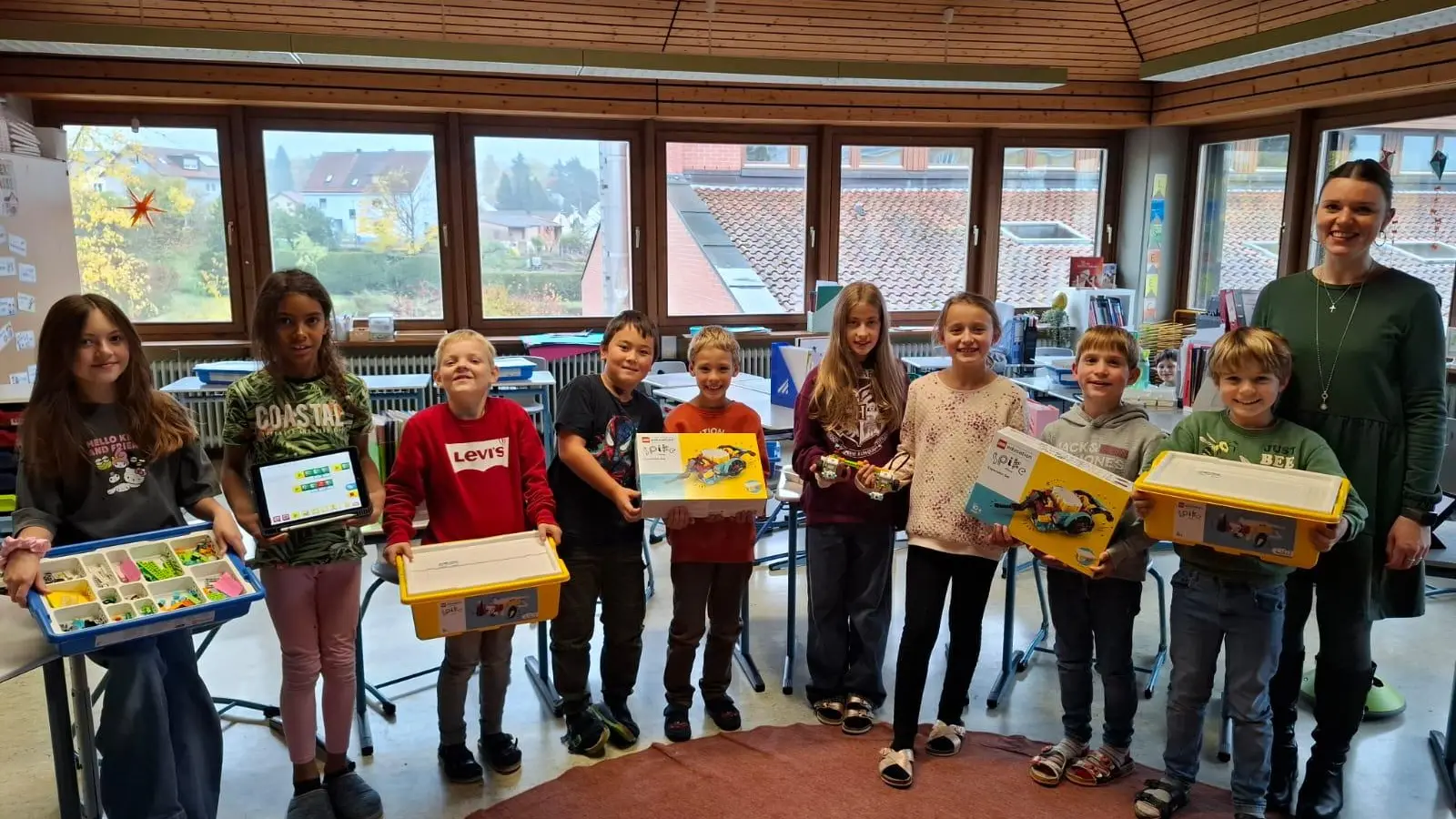 Spendenübergabe an die Kinder der Clausnitzerschule (Bild: Johannes Arndt)