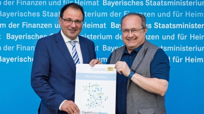 Übergabe Siegel Gigabit-Region. (Bild: Florian Graser )