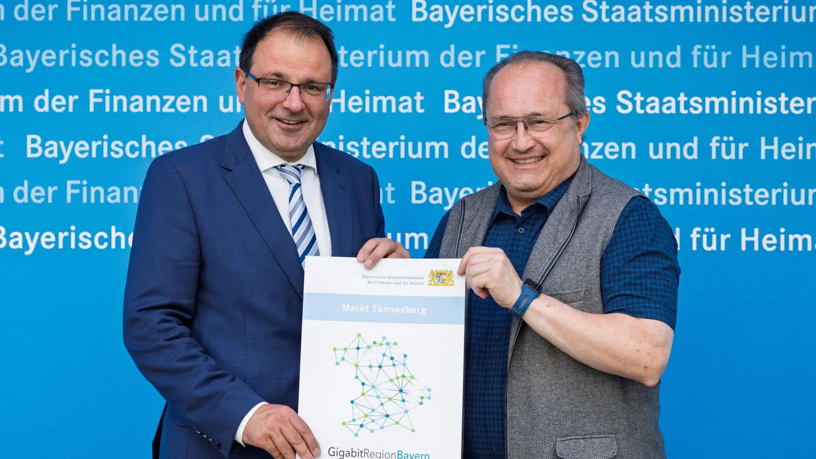 Übergabe Siegel Gigabit-Region. (Bild: Florian Graser )