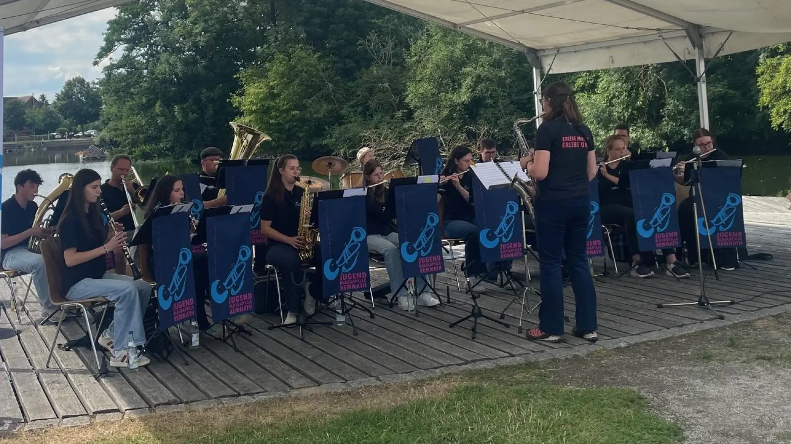 Konzert der Jugendblaskapelle Kemnath an der Seebühne (Bild: Susanne Hassel)