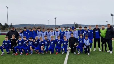 Die Mannschaften aus Arad und Weiden mit ihren Betreuern (Bild: Michael Neumann)