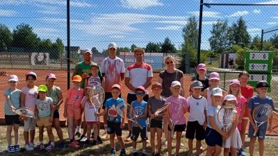 Die Kinder hatten Freude beim Ausprobieren einer neuen Sportart. (Bild: Margot Stürzer)