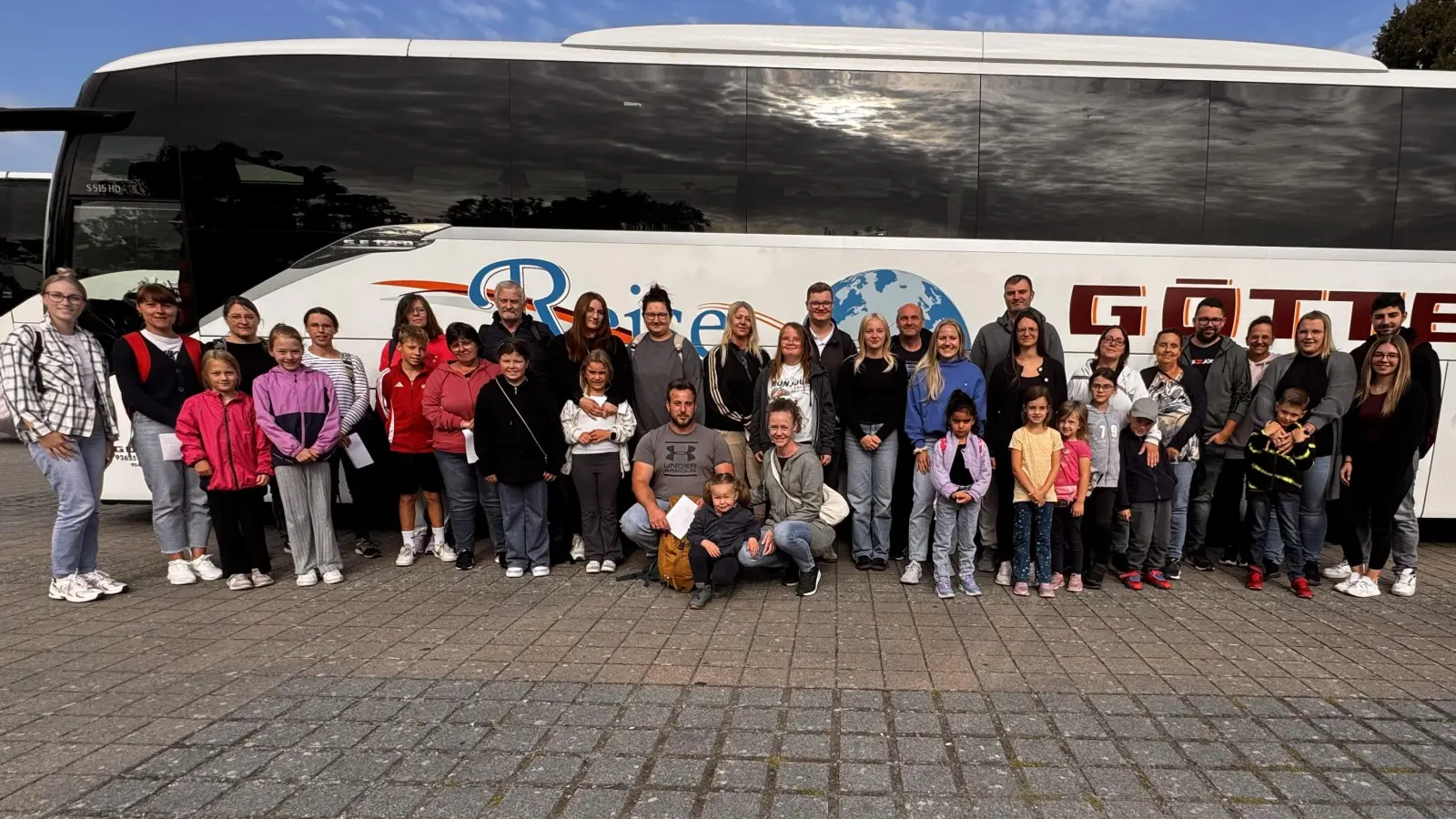 Die Reisegruppe in Tripsdrill (Bild: Dominick Kräml)