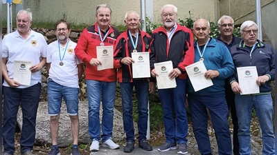 Das Trio Johann Götz, Rudi Neumann und Waldemar Pirner konnten den Kampf im Kleinkaliber 50 Meter Auflage für sich gewinnen.  (Bild: Magdalena Rosenblatt)