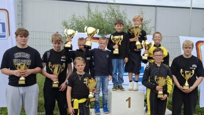 von links: Scherer Matthias, Scherer Manuel, Reuster Bruno, Gebhard Leon, Vogl Niklas, Schüller Tobias, Gebhard Jack, Rall Felix, Rall Moritz, Scherer Manuel (Bild: Holger Reuster)