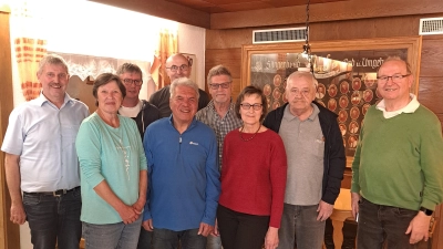 V.l.n. r. hinten: Reiner Pickel, Bernd Sperber, Walter Schramm, Gerd Ertel, Wilfried Petry, Johann Ludwig<br>vorne: Inge Stoll, Peter Tilgner, Elfriede Haas. (Bild: Daniela Ludwig)