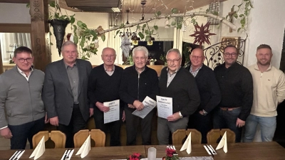 Vorsitzender Dietmar Scherer, 2. Bürgermeister Albert Sollfrank, Georg Sieber, Alwin Schönfelder, Josef Gößner, Johannes Sollfrank, stellv. Vorstände Martin Nickl und Alexander Sollfrank (Bild: Stefanie Scherer)