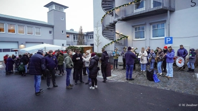 Weihnachtsstandl am Rathaus  (Bild: Wilhelm Daubner)