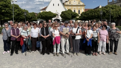 Wallfahrer unserer Pfarreiengemeinschaft vor der Gnadenkapelle (Bild: Pfr. Thomas Kopp)