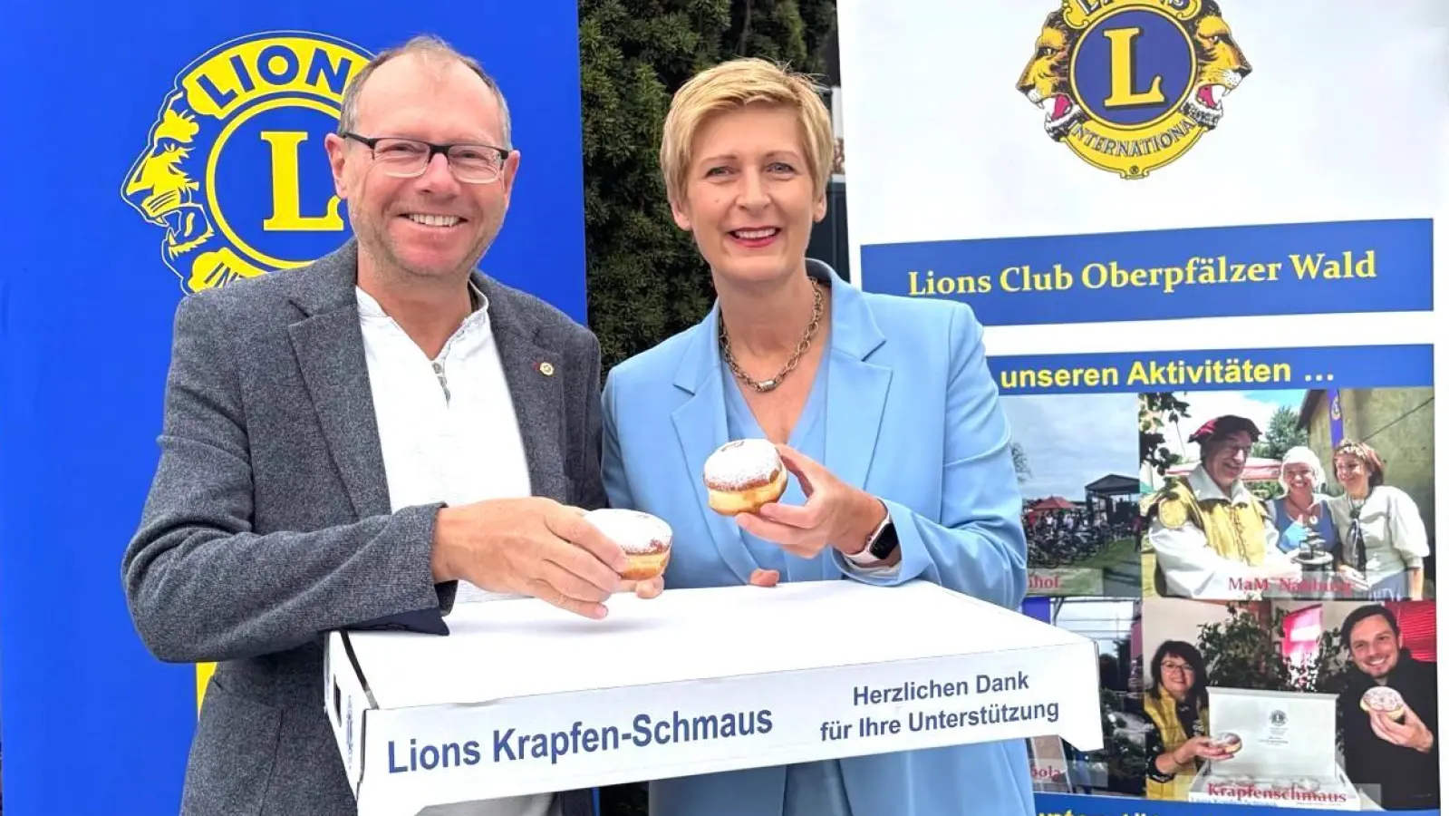 Präsidentin Diana Neidhardt (Lions Oberpfälzer Wald) und Dr. Norbert Frank (LC Schwandorf) haben die Krapfen schon mal getestet. Zum Faschingsauftakt werden sie auf Bestellung an Unternehmen und öffentliche Einrichtungen geliefert. Der Erlös fließt in soziale Projekte. (Bild: Alexander Heinz)