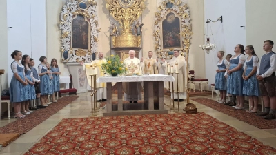 Die Festmesse zelebrierte Pfarrer Udo Klösel aus Moosbach, Pfarrer Martin Rupprecht, Pfarrer Erwin Bauer und Prokurator Pater Felix Meckl (v.r.). (Bild: Karl Ziegler)