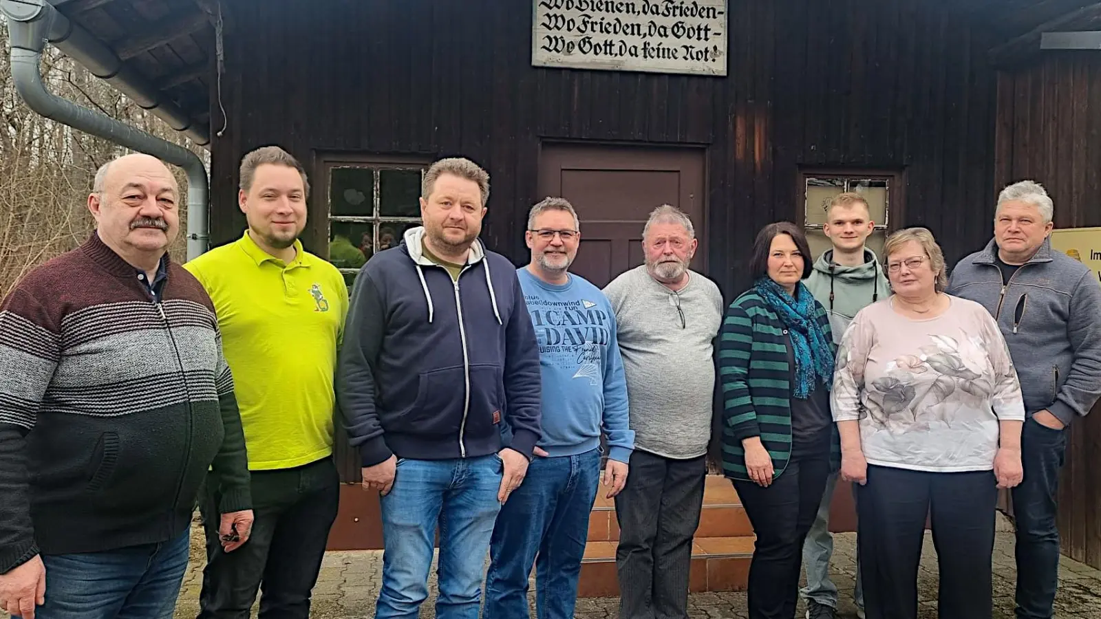 Bienenheim, Merklmooslohe Weiden. Am Foto von links nach rechts: Alexander Ederle, Matthias Weß-Zimmermann, Konstantin Andes. (Bild: Konstantin Andes)