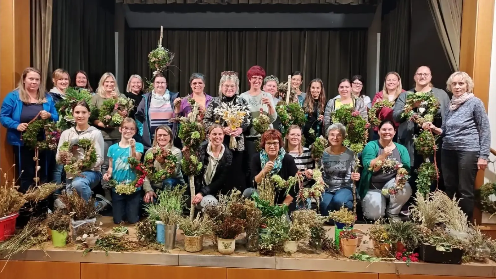 Herbstbasteln mit dem Katholischen Frauenbund Floß - ein von Erfolg gekrönter Abend  (Bild: Kathrin Barth )